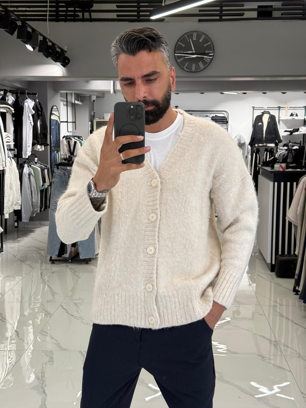 Sakal Kumaş V Yaka Hırka Krem