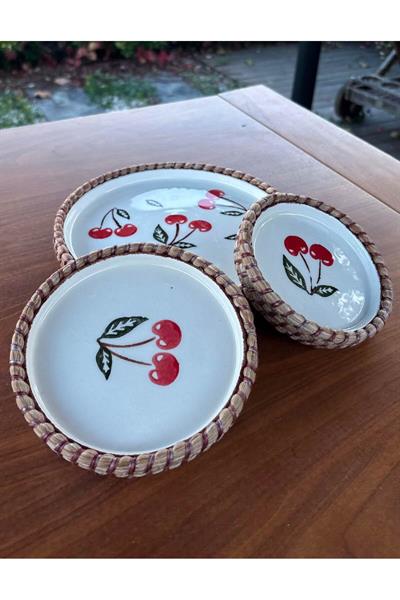 Kiraz Desenli Hasır Görünümlü Sunum Seti – Kırmızı Renk – 3 Parça El Yapımı Sofra Takımı