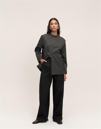 GİZLİ FERMUAR DETAYLI ÇİZGİLİ BLUZ