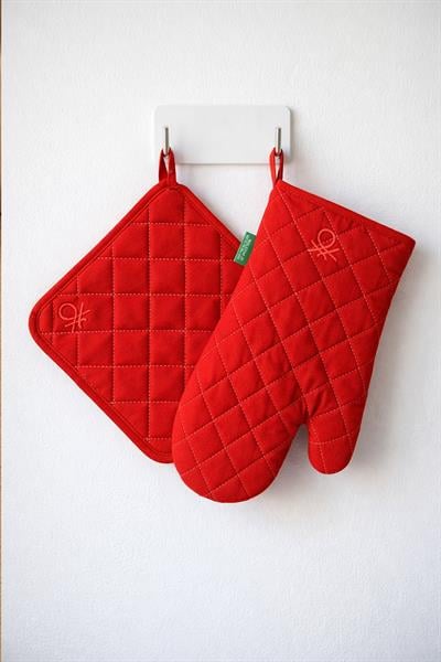 Be-28455-Rd  %100 Pamuk Kırmızı Düz 17*30 Cm-20*20 Cm (Eldiven Ve Tutaç)  Mutfak Seti