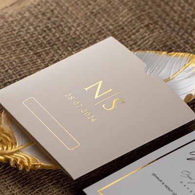 Altın Yaldızlı Monogram Baş Harfli Vizon Düğün Davetiyesi