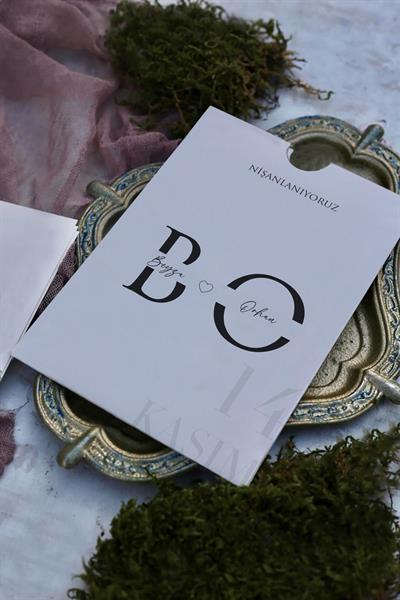 Dik Zarflı Sade Oval Davetiye