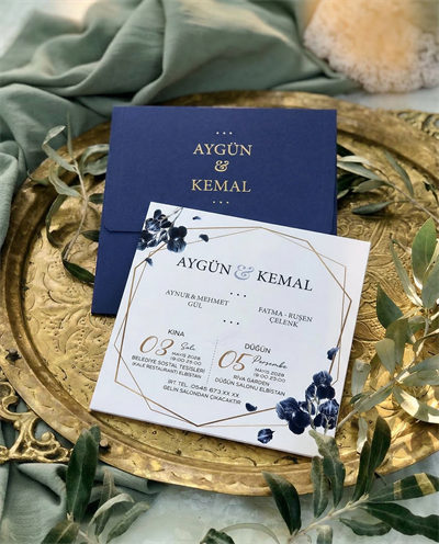 Saks Mavisi Zarflı Altın Yaldızlı Geometrik Düğün Davetiyesi