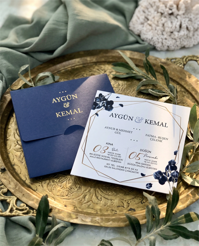 Saks Mavisi Zarflı Altın Yaldızlı Geometrik Düğün Davetiyesi