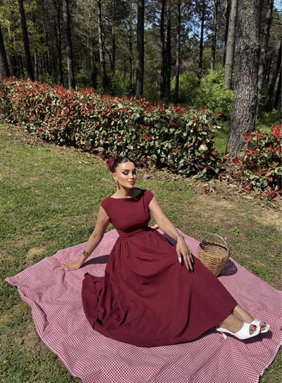 Bordo Sırt Açık Volanlı Elbise
