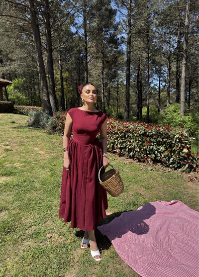 Bordo Sırt Açık Volanlı Elbise