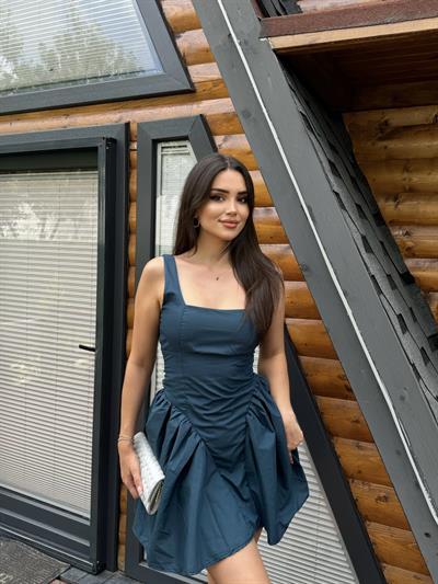 Kurdela Sırt Detay Elbise