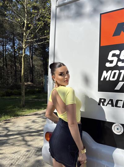 Leoni sırt dekolteli