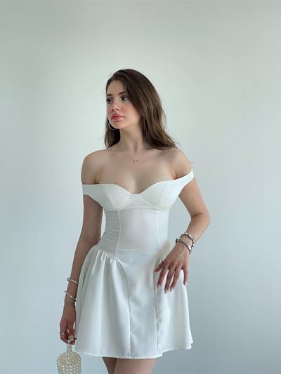 Sırt Dekolteli Tasarım Elbise