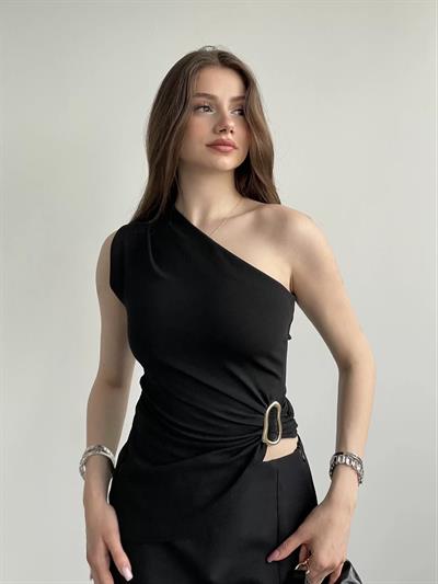 Tek Omuz Beli Tokalı Bluz