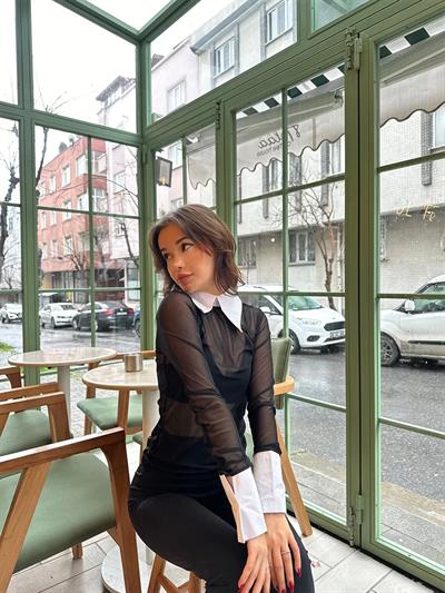 Tül Yaka Detay Crop