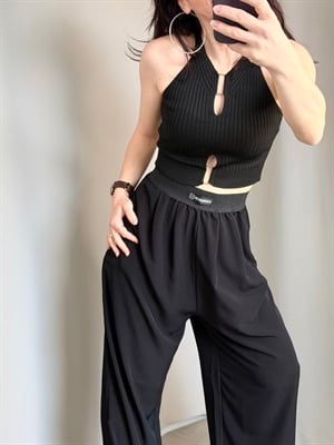 Toka Detaylı Siyah Crop