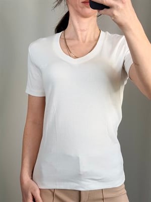 V Yaka Marka Beyaz T-shirt