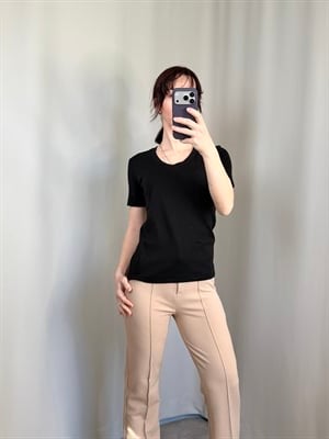 V Yaka Marka Siyah T-shirt