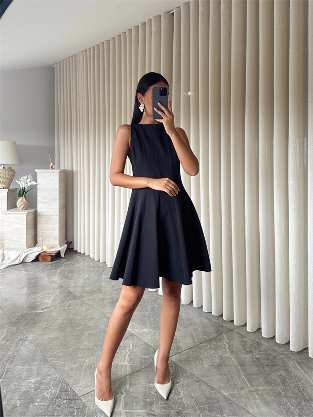 Kolsuz Kloş Elbise - Siyah