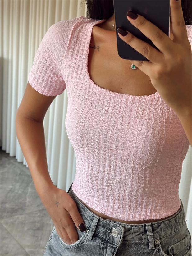 Kare Yaka Kabartmalı Crop - Pembe