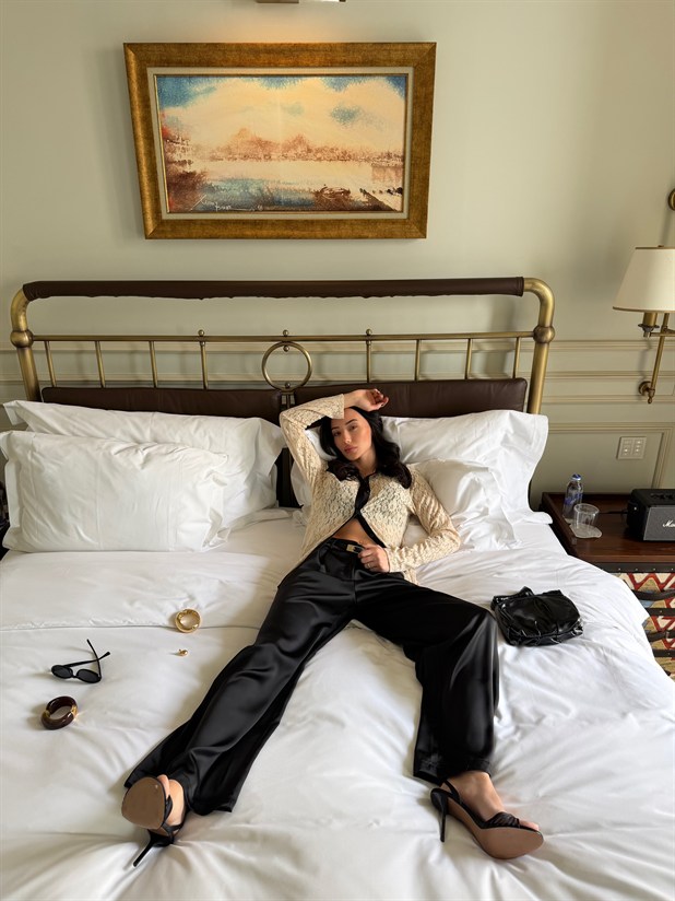 Dantelli Gömlekli Takım - Vizon