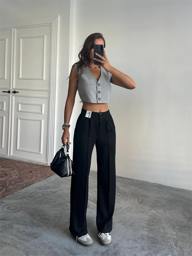 Etiket Detaylı Çimalı Pantolon - Siyah