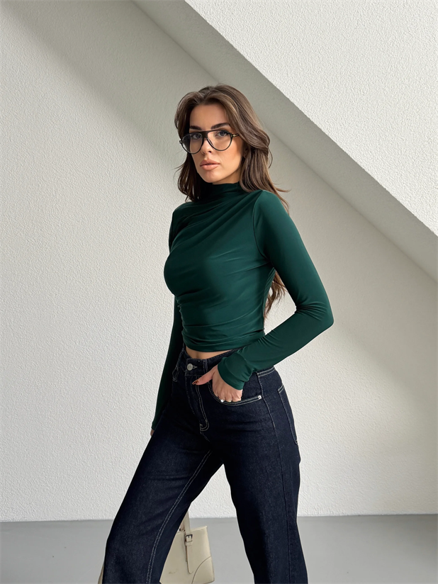 Dik Yaka Drapeli Uzun Kol Bluz - Zümrüt Yeşili