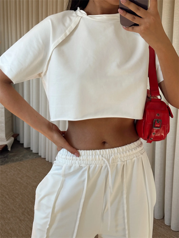 Ters Dikiş Detay Crop Takım - Beyaz
