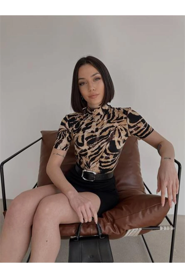 Dik Yaka Desenli Kısa Kol Bluz Kahve-Vizon - Kahve-Vizon