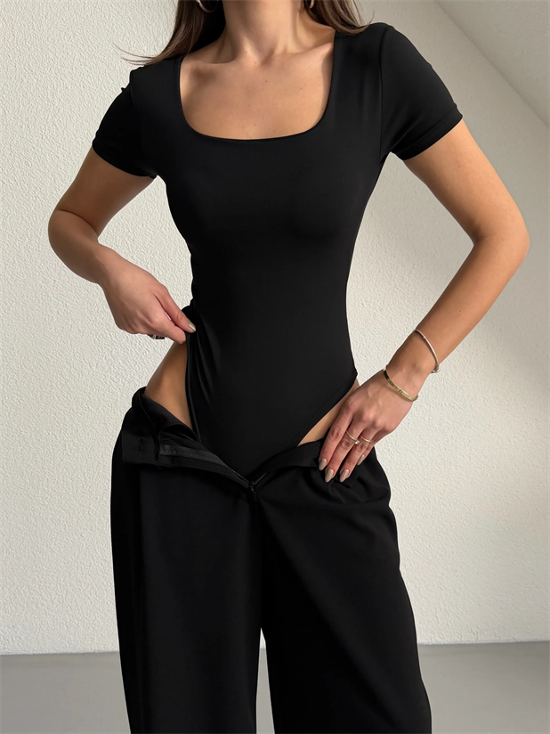 Kare Yaka Kısa Kol Bodysuit - Siyah