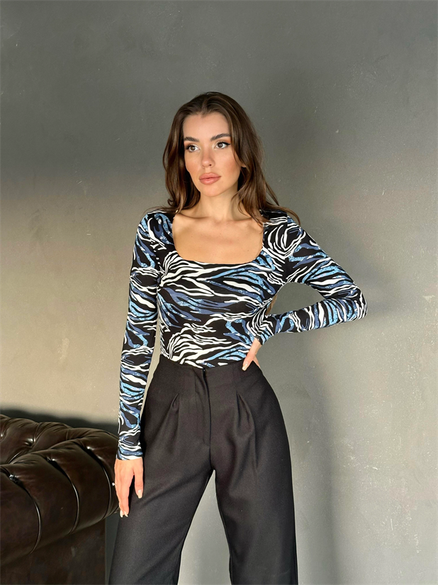 Kare Yaka Desenli Bluz Mavi Ebruli - Mavi