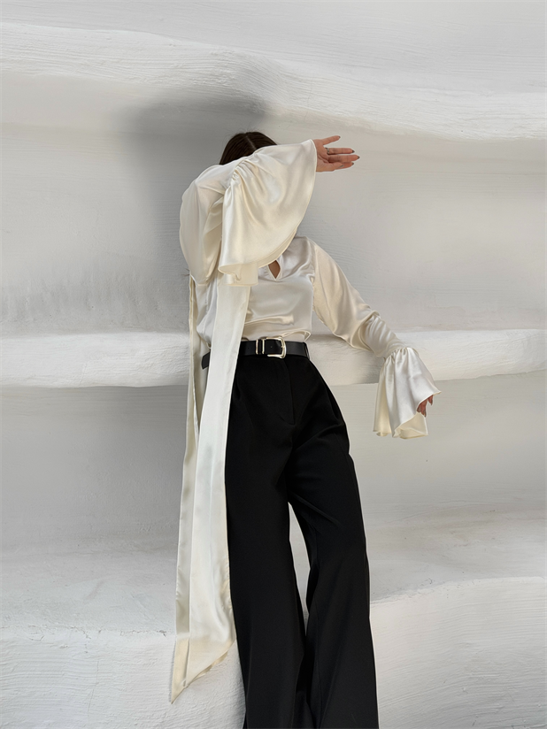 Fular Detay İspanyol Kol Saten Bluz - Taş