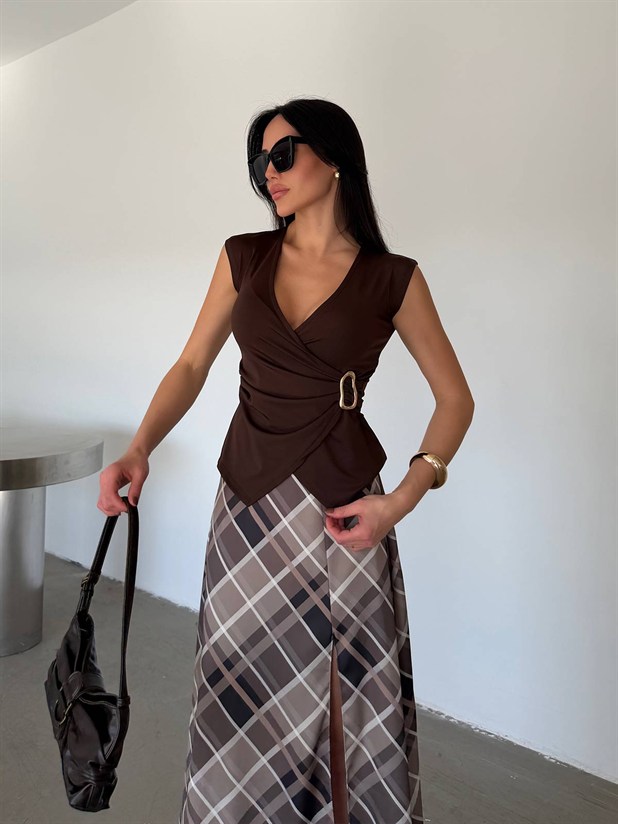 Kruvaze Yaka Tokalı Bluz - Kahve