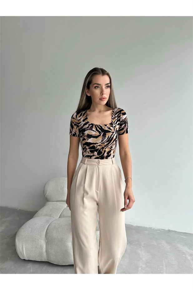 Desenli Kare Yaka Kısa Kol Bluz Kahve-Vizon - Kahve-Vizon