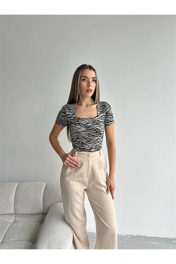 Desenli Kare Yaka Kısa Kol Bluz GRİ ZEBRA - Gri