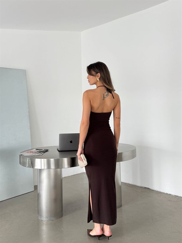 Boynu Aksesuar Detaylı Maxi Elbise - Kahve