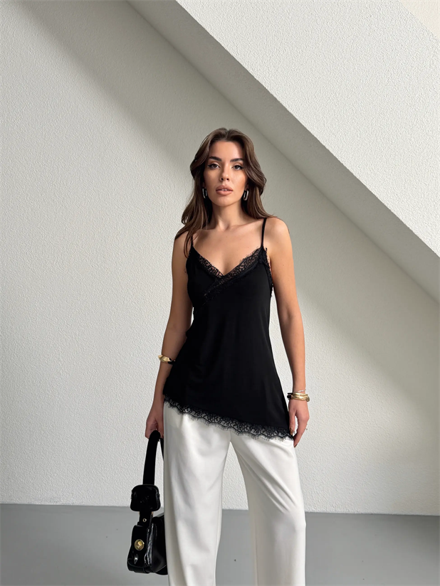 Dantel Detaylı İp Askılı Bluz - Siyah