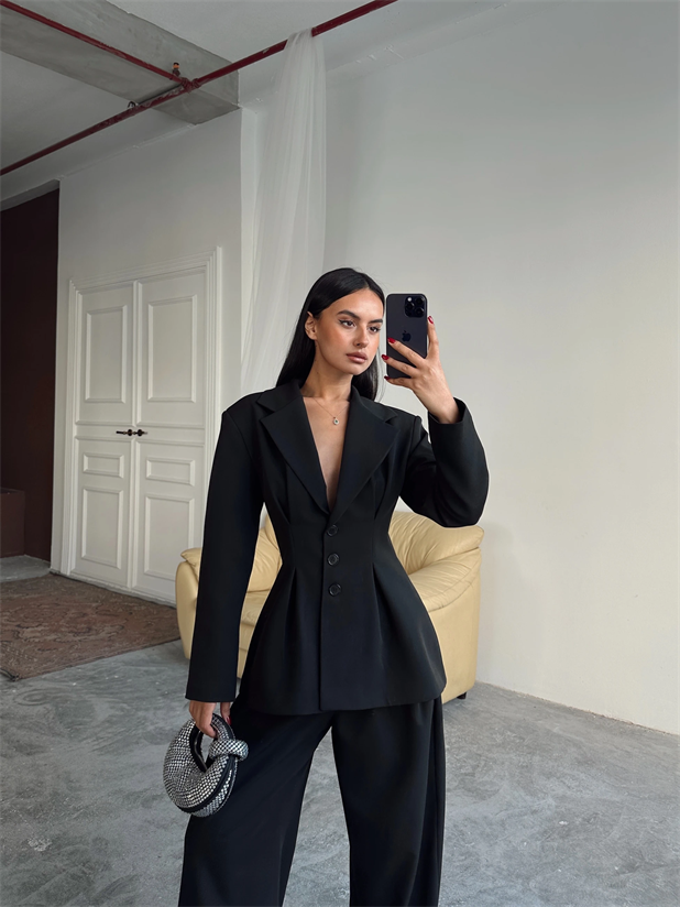 Pile Detay Oturtmalı Blazer Ceket  - Siyah