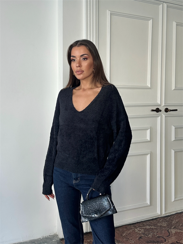 V Yaka Yumoş Kazak - Siyah