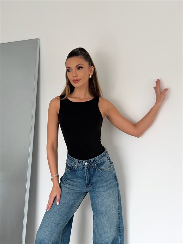 Düz Yaka Sıfır Kol Bluz - Siyah