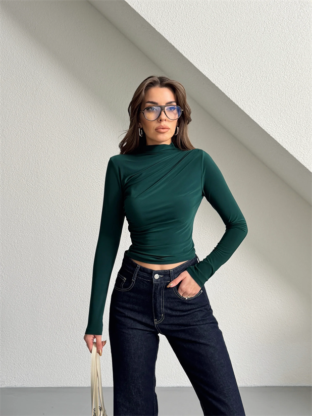 Dik Yaka Drapeli Uzun Kol Bluz - Zümrüt Yeşili