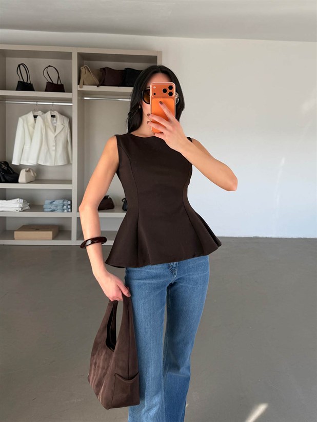 Altı Volanlı Sıfır Kol Bluz - Kahve