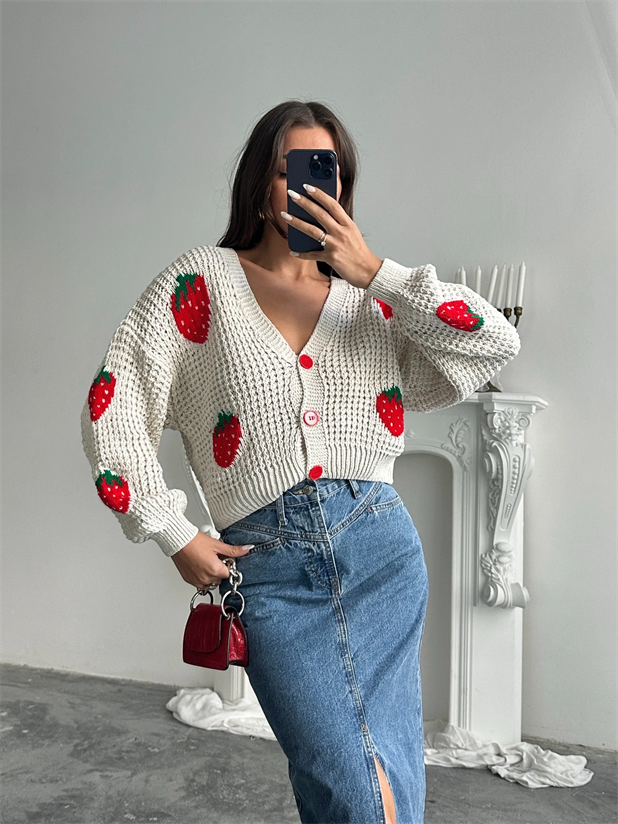 Çilek Nakışlı Hırka - Ekru