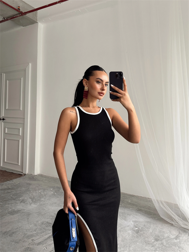 Biyeli Yan Yırtmaç Maxi Elbise - Siyah