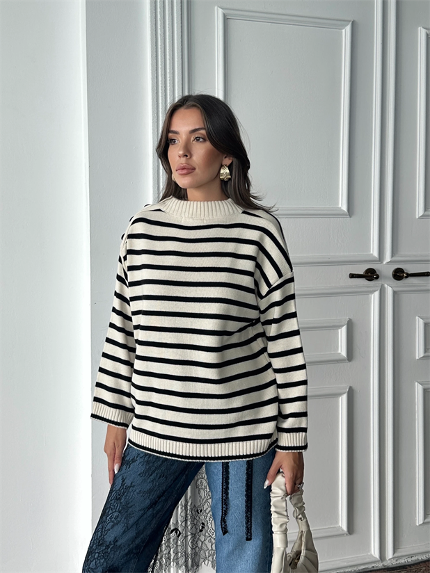 Omzu Düğme Detay Çizgili Kazak - Beyaz