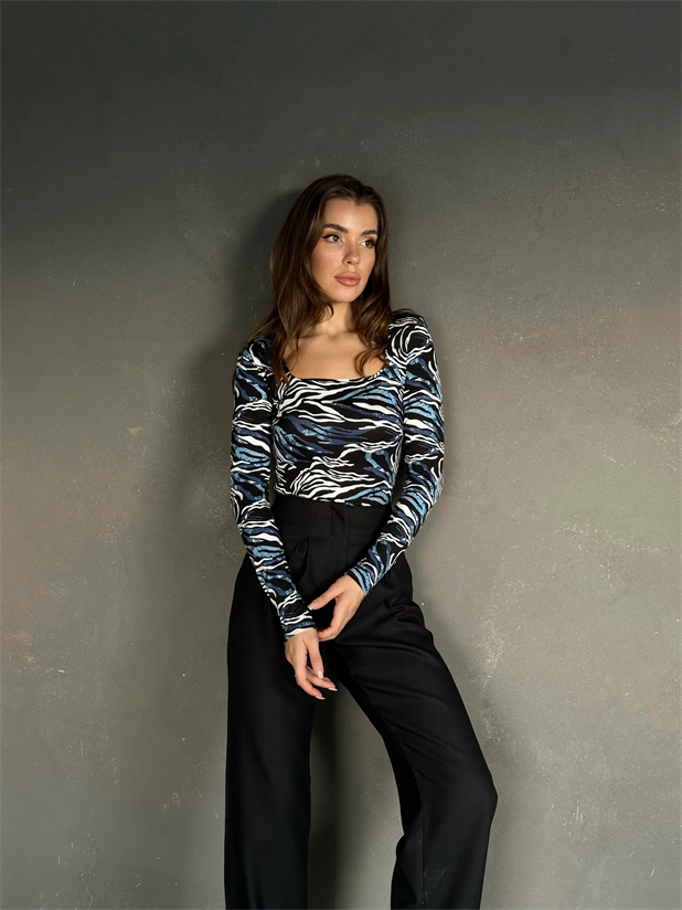 Kare Yaka Desenli Bluz Mavi Ebruli - Mavi