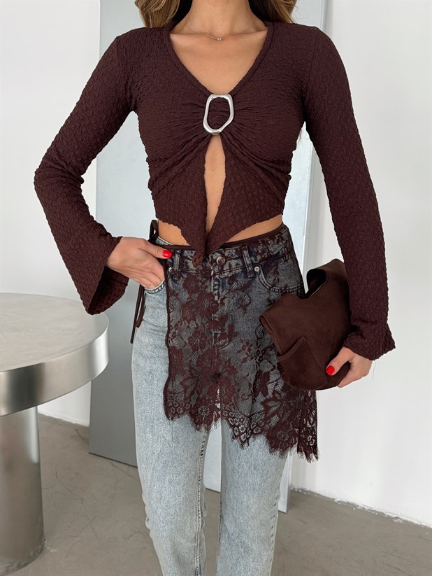 Önü Tokalı Gofre Bluz - Kahve