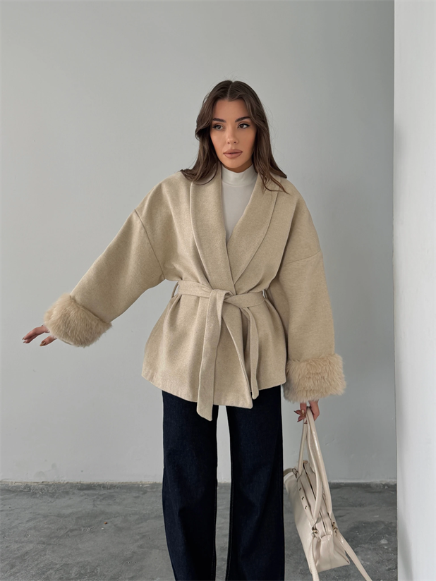 Kolları Kürklü Kuşaklı Kaşe Kaban  - Taş