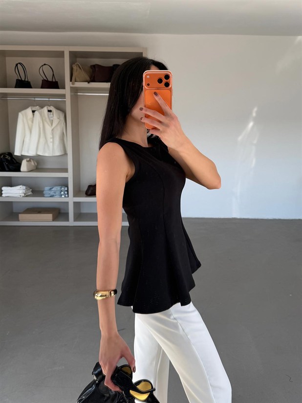 Altı Volanlı Sıfır Kol Bluz - Siyah