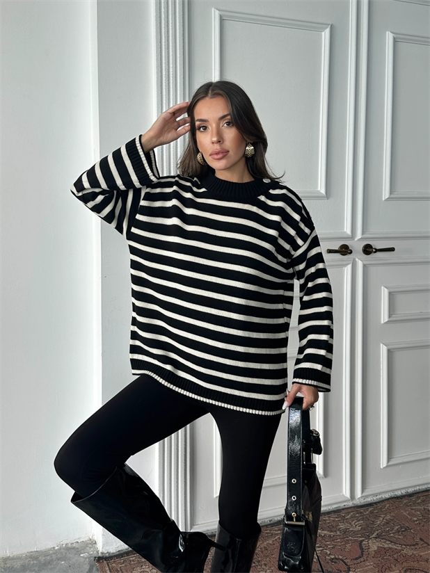 Omzu Düğme Detay Çizgili Kazak - Siyah