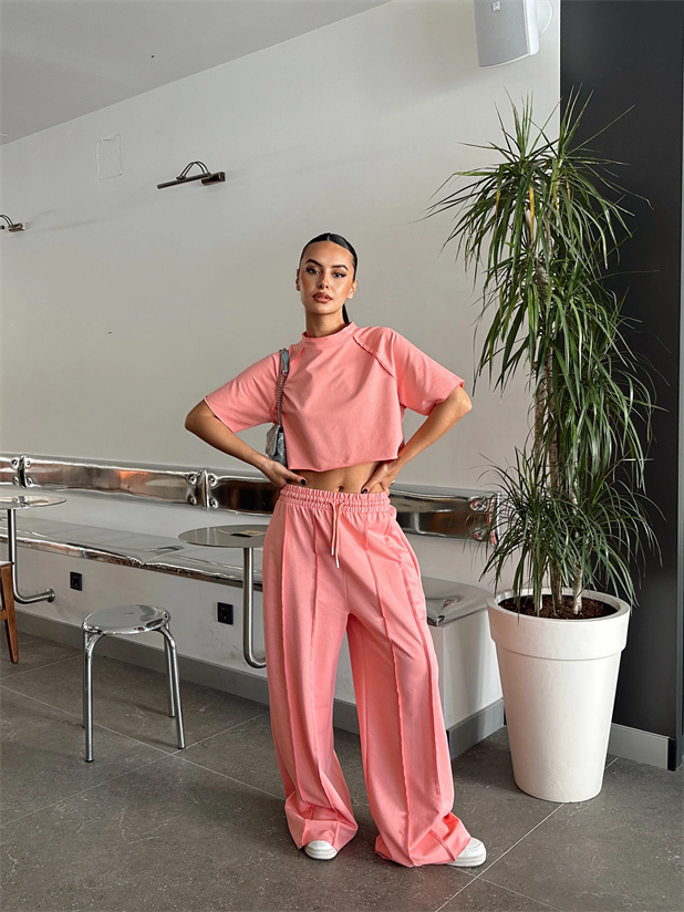 Ters Dikiş Detay Crop Takım - Yavruağzı