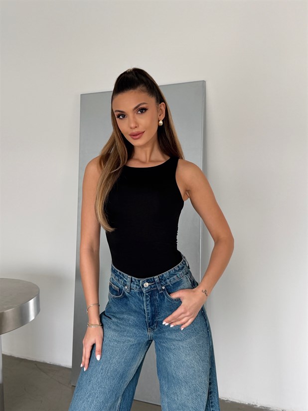 Düz Yaka Sıfır Kol Bluz - Siyah