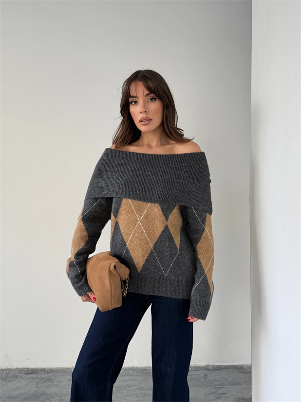 Baklavalı Madonna Yaka Kazak - Füme