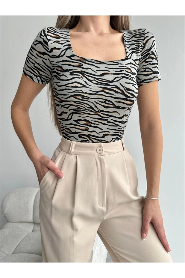 Desenli Kare Yaka Kısa Kol Bluz GRİ ZEBRA - Gri